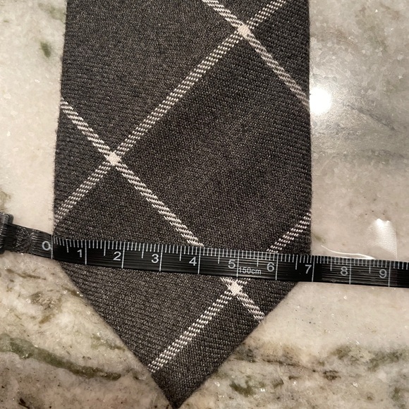 Men's Grey Windowpane Tie - Classic Checked Style - Picture 5 of 5